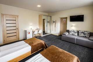 Отель Rooms Hotel Винница Улучшенный двухместный номер с 2 отдельными кроватями-2