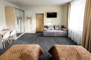 Отель Rooms Hotel Винница Улучшенный двухместный номер с 2 отдельными кроватями-4